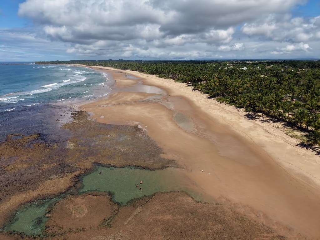 Praia de Taipu de Fora em Maraú, Bahia — piscinas naturais e recifes de coral