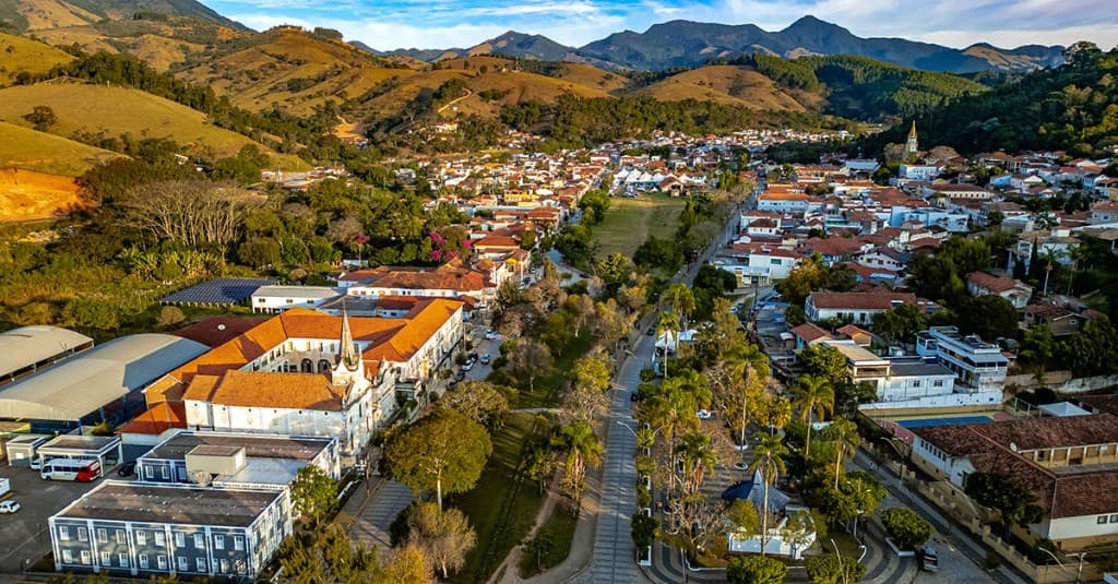 Vista aérea de Passa Quatro na Serra da Mantiqueira, Minas Gerais